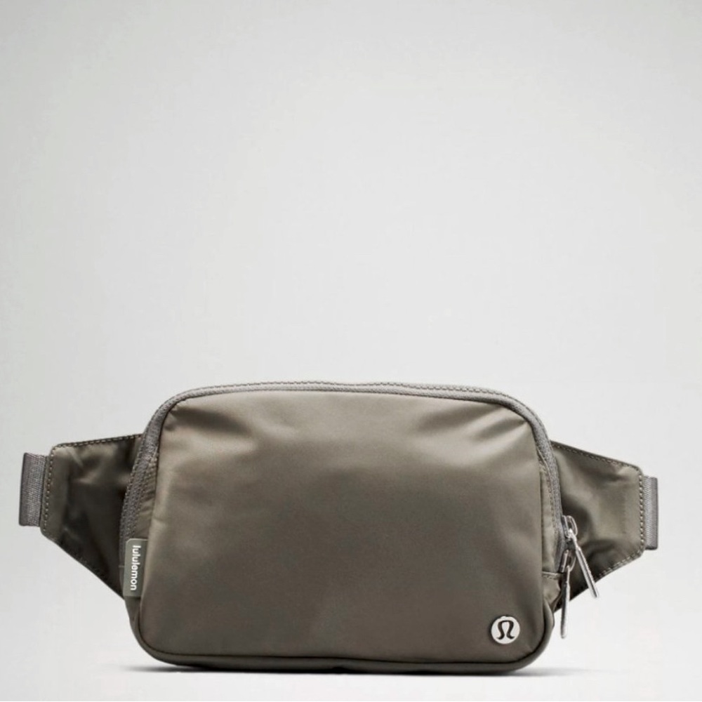 Lululemon Everywhere Belt Bag - Large 2L - Grey Sage!!